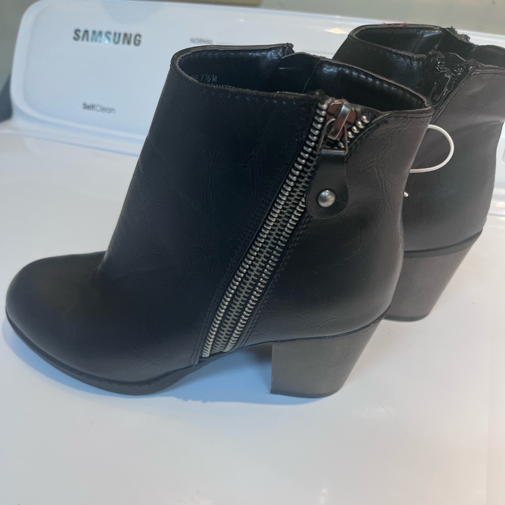 New Black Leather Zipper Booties Boots
